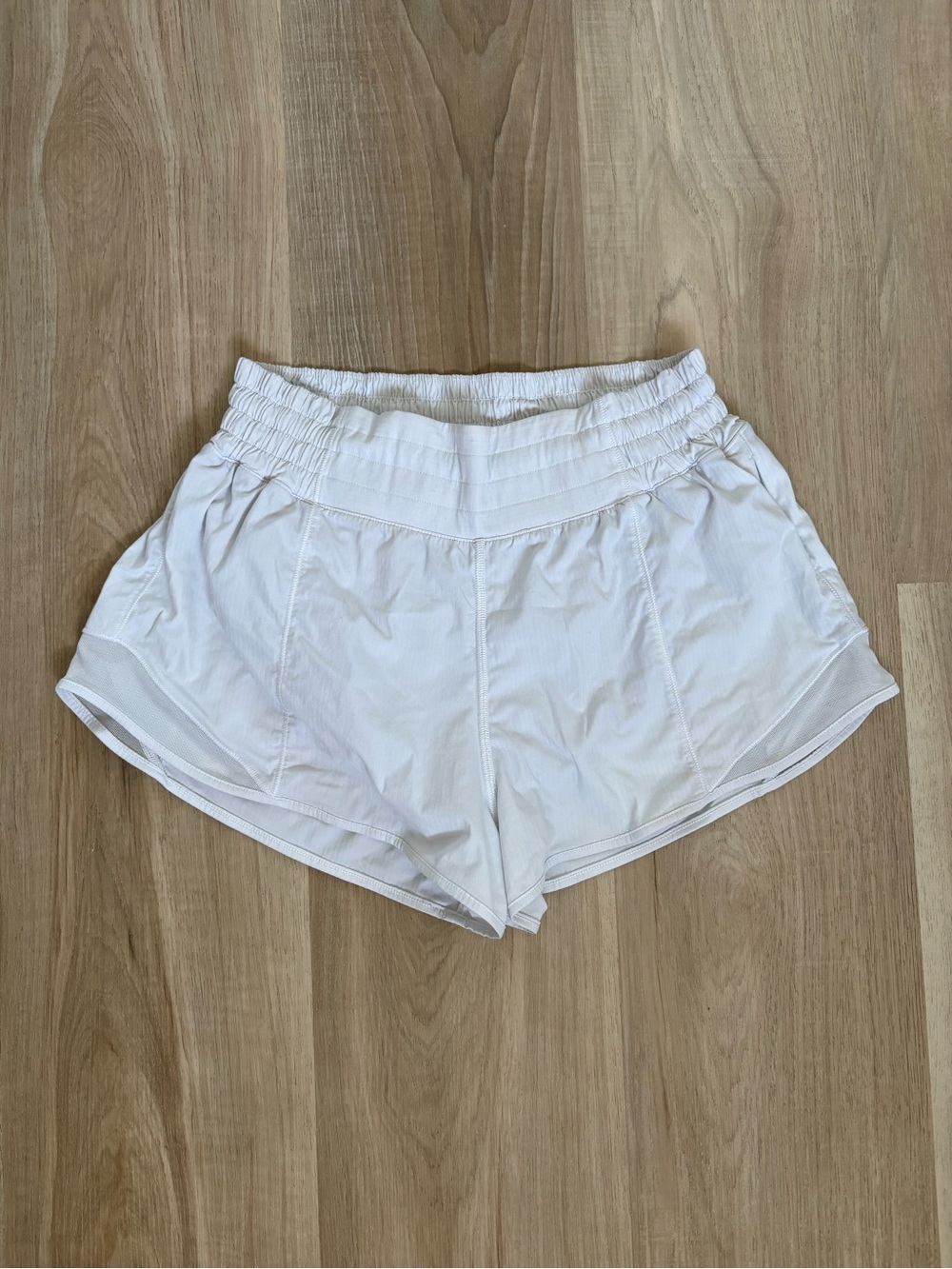 Lululemon White Hotty Hot Shorts 2”5 Inseam
